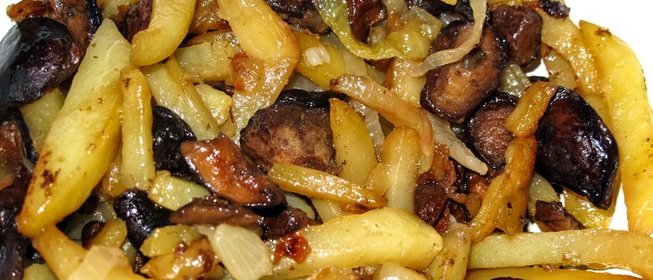 Картошка с луком на сковороде