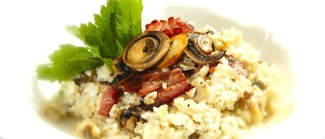 Плов с копченой макрелью и грибами