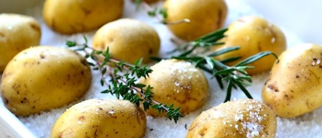 Картошка, запеченная в соли