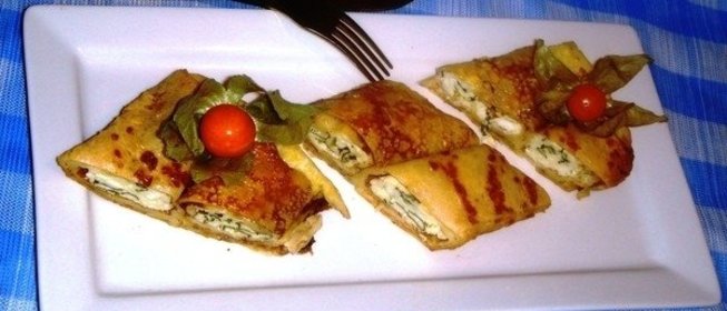 Запеченные блинчики с брынзой и шпинатом