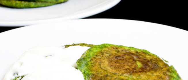 Оладьи из шпината и спаржи