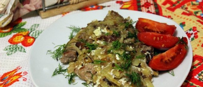 Жареный картофель с мясом и яйцом