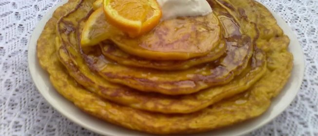Пряные блины из тыквы с апельсиновым сиропом