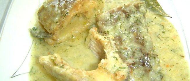 Линь в сметанном соусе