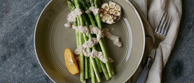 Спаржа с ароматным соусом