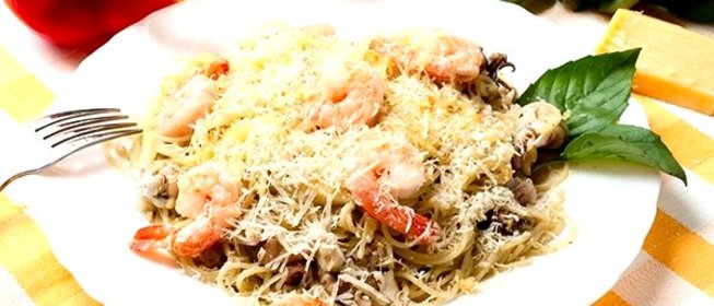 Спагетти с морским коктейлем