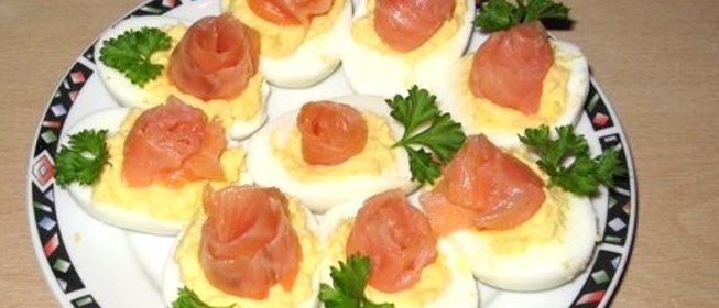 Яйца, фаршированные семгой