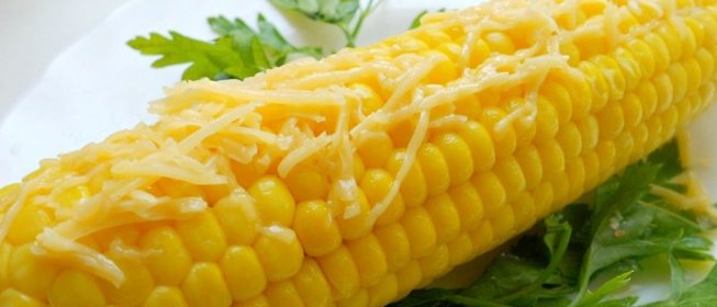 Кукуруза отварная со сливочным маслом и сыром