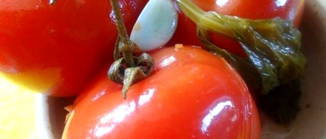 Помидоры соленые по‑грузински в яблочном соке