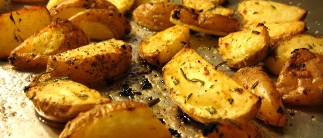 Картошка в духовке с чесноком