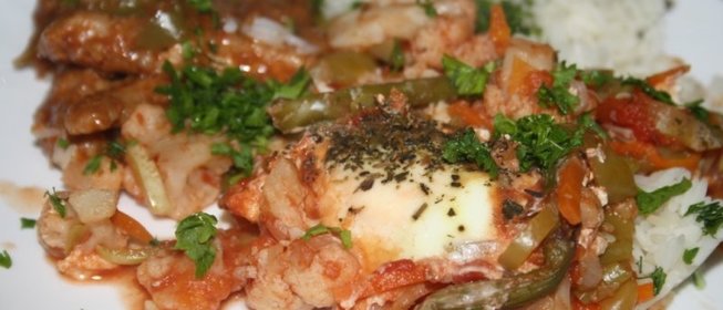 Диетическое овощное рагу со спаржей и яйцами