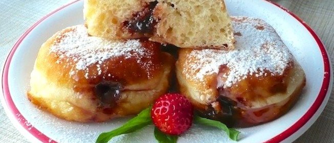 Берлинер или пончик с джемом