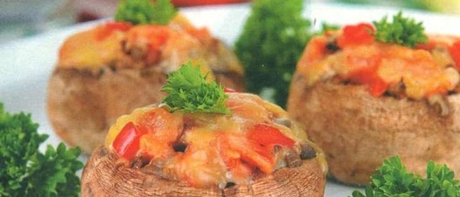Шампиньоны с помидорами и сыром