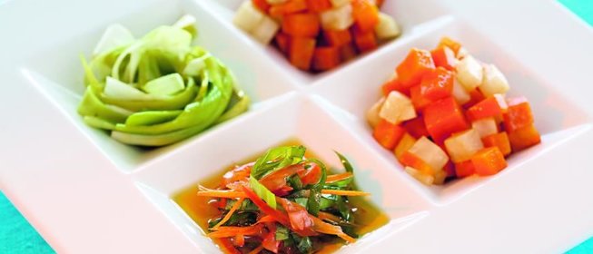 Овощи, тушенные с томатами и апельсиновой цедрой