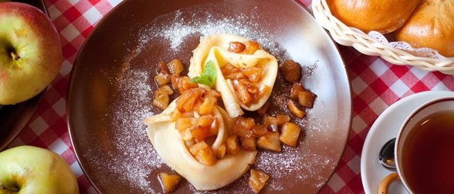 Блины с яблоками и корицей