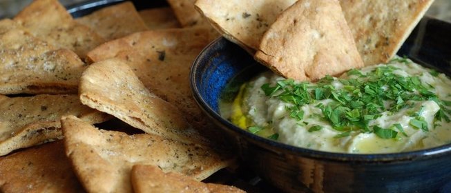 Хрустящий лаваш с фасолевой намазкой