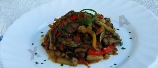 Овощное рагу: кабачки тушеные с мясом и картошкой