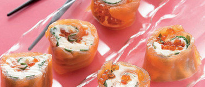 Маки с копченым лососем