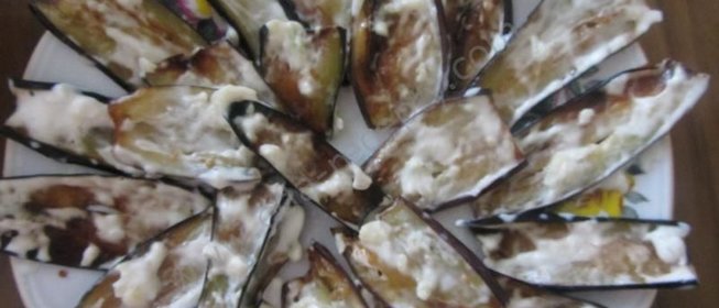 Закуска баклажаны с майонезом и чесноком на сковороде