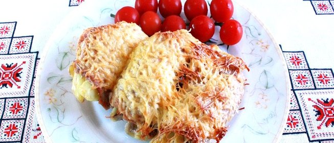 Картошка, запеченная со свининой и сыром