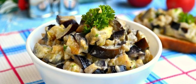 Баклажаны тушеные со сметаной и сыром