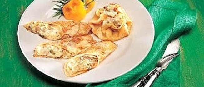 Блины с салатом из норвежской сельди