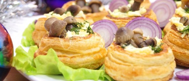 Валованы с сырной начинкой и грибами