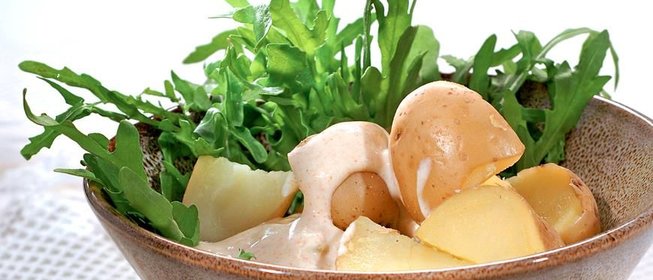 Молодой картофель с пикантным йогуртом