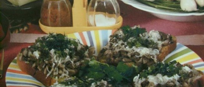 Закусочные бутерброды с грибами в микроволновой печи