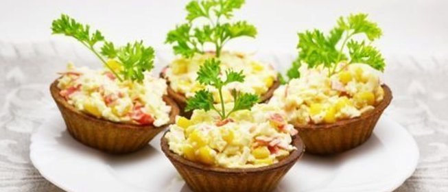 Тарталетки с крабовыми палочками