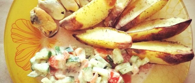 Картошка по‑деревенски с сырным соусом