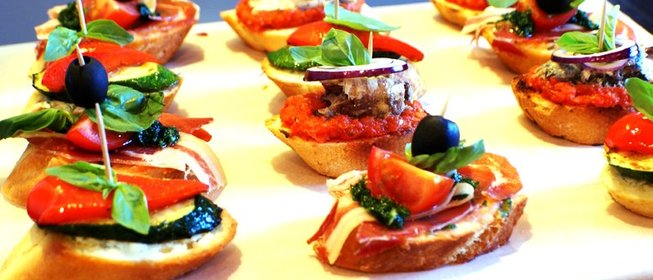 Пинчос с хамоном, сардинами или цукини