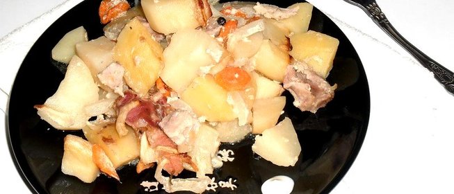 Запеченный картофель с мясом и овощами