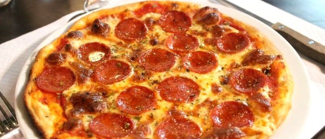 Пицца по-домашнему с колбасой