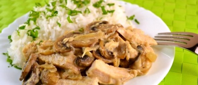 Тушеная картошка с курицей и грибами