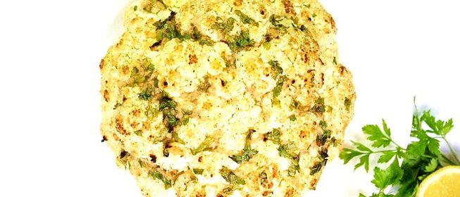 Запеченная целиком цветная капуста с чесноком