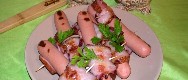 Сосиски в беконе