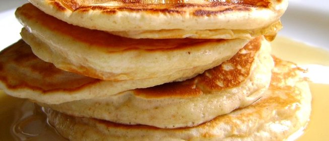 Оладьи на молоке с яблоками