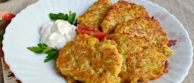 Кабачковые оладьи с морковью и овсяными хлопьями