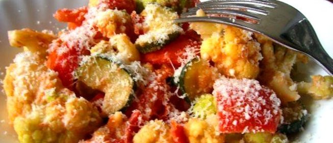 Цветная капуста в сливочном соусе с овощами