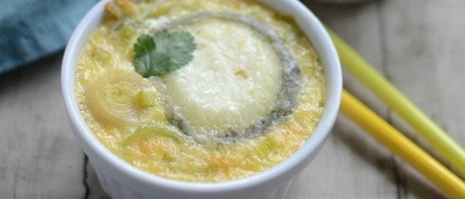 Флан с луком-порей и козьим сыром