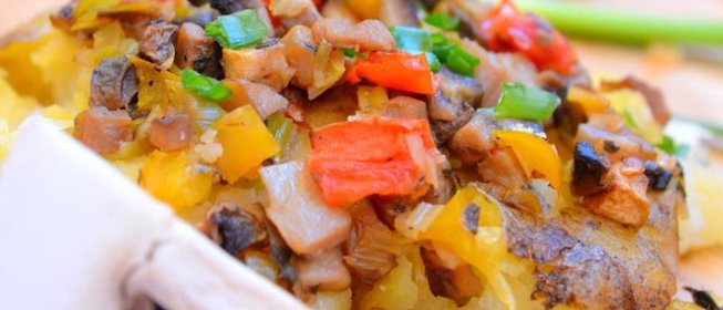 Картофель по-деревенски с грибами и овощами