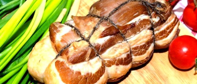 Грудинка горячего копчения в коптильне