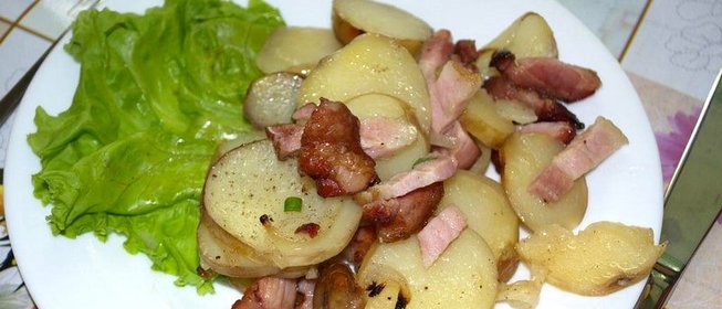 Картошка с беконом и луком