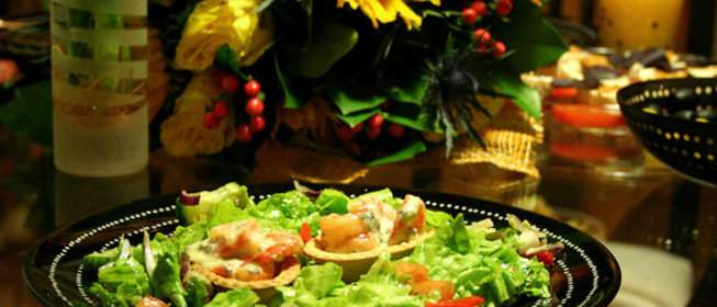 Тарталетки с креветками под сырным соусом