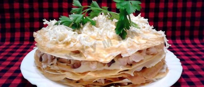 Блинный торт с грибами и курицей
