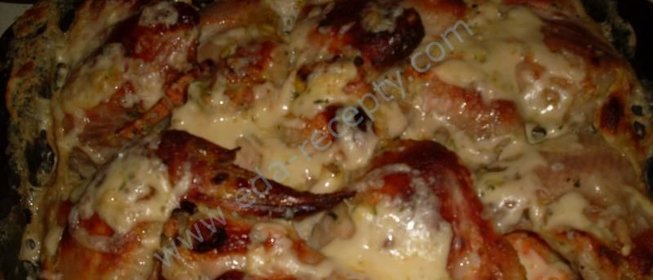 картошка с куриными крылышками и сыром в духовке