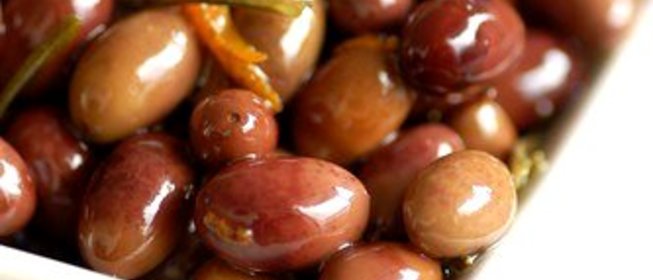 Оливки в остром чесночном масле с чили