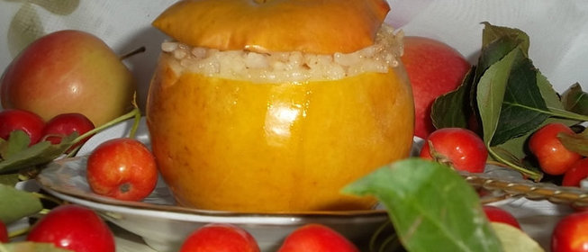 Печеные яблоки, фаршированные рисом