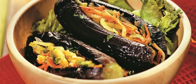 Соленые баклажаны, фаршированные овощами